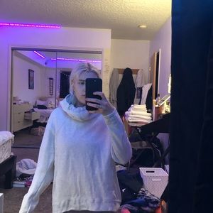 white nike sweatshirt